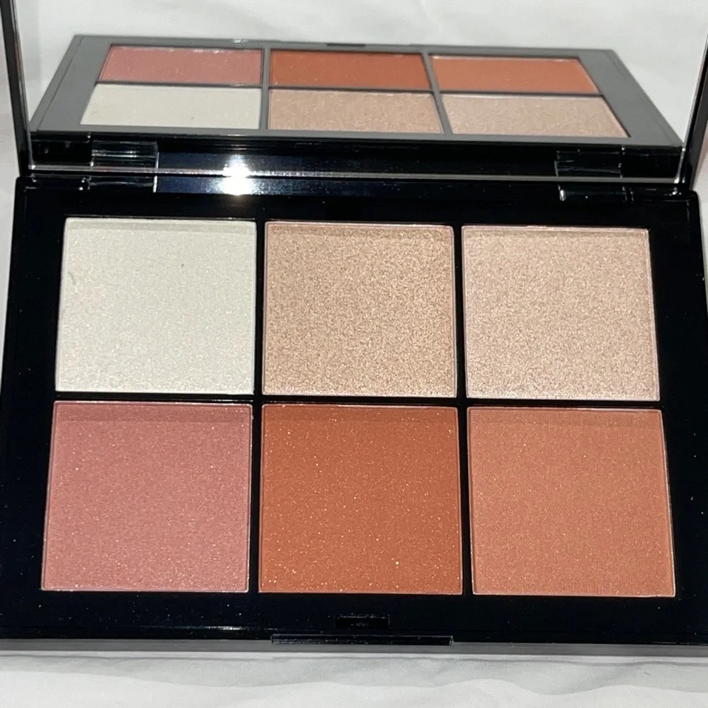 DOUCCE Posh Powder Highlighter & Blush Palette